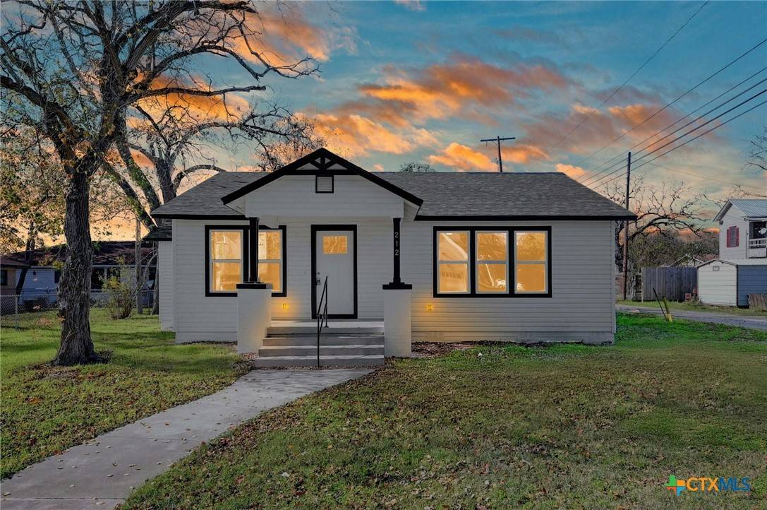 Luling, TX 78648,212 S Walnut AVE
