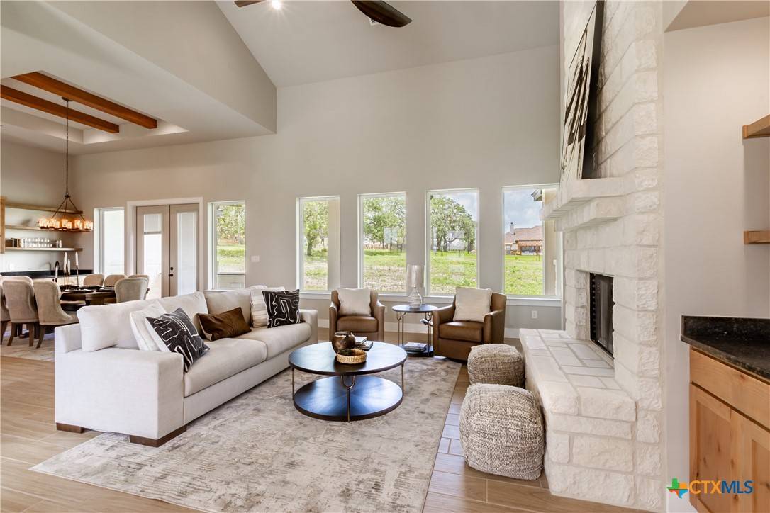 La Vernia, TX 78121,104 Hondo Vista