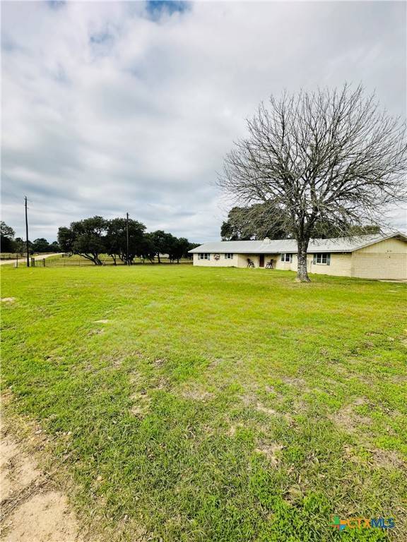 Hallettsville, TX 77964,1012 County Road 157