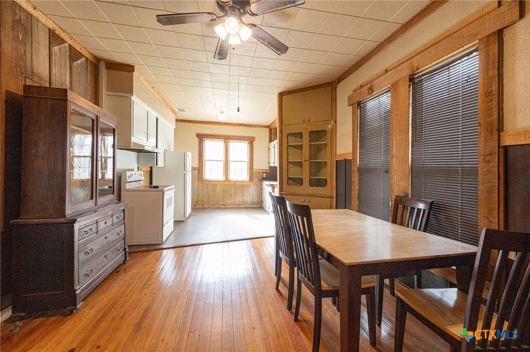 Shiner, TX 77984,1404 N Avenue B