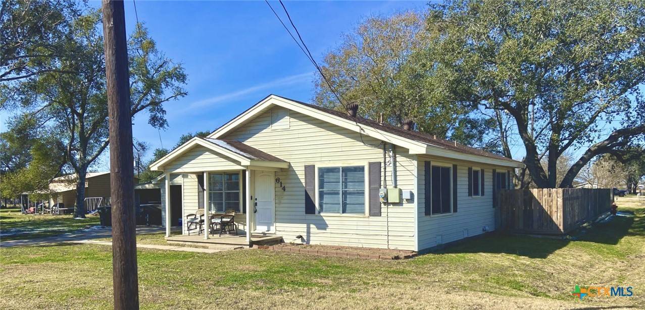 Edna, TX 77957,614 E Division ST