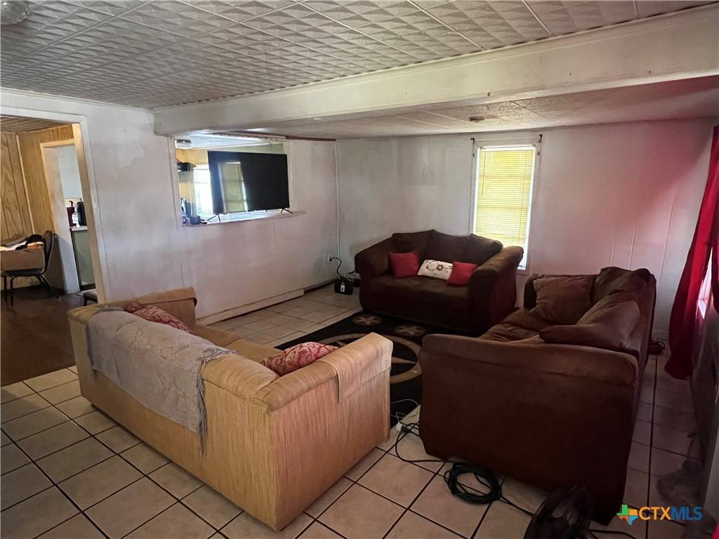 Giddings, TX 78942,109 W Crockett ST