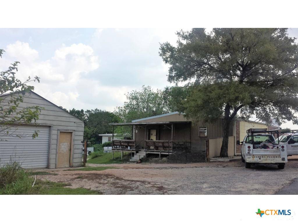 Lampasas, TX 76550,1819 S Chestnut ST