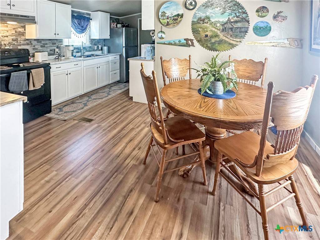 Hallettsville, TX 77964,495 County Road 131