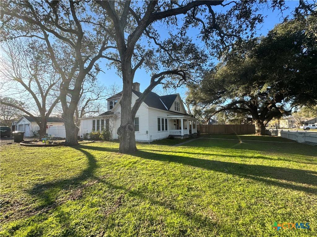 Edna, TX 77957,327 S Pumphrey ST