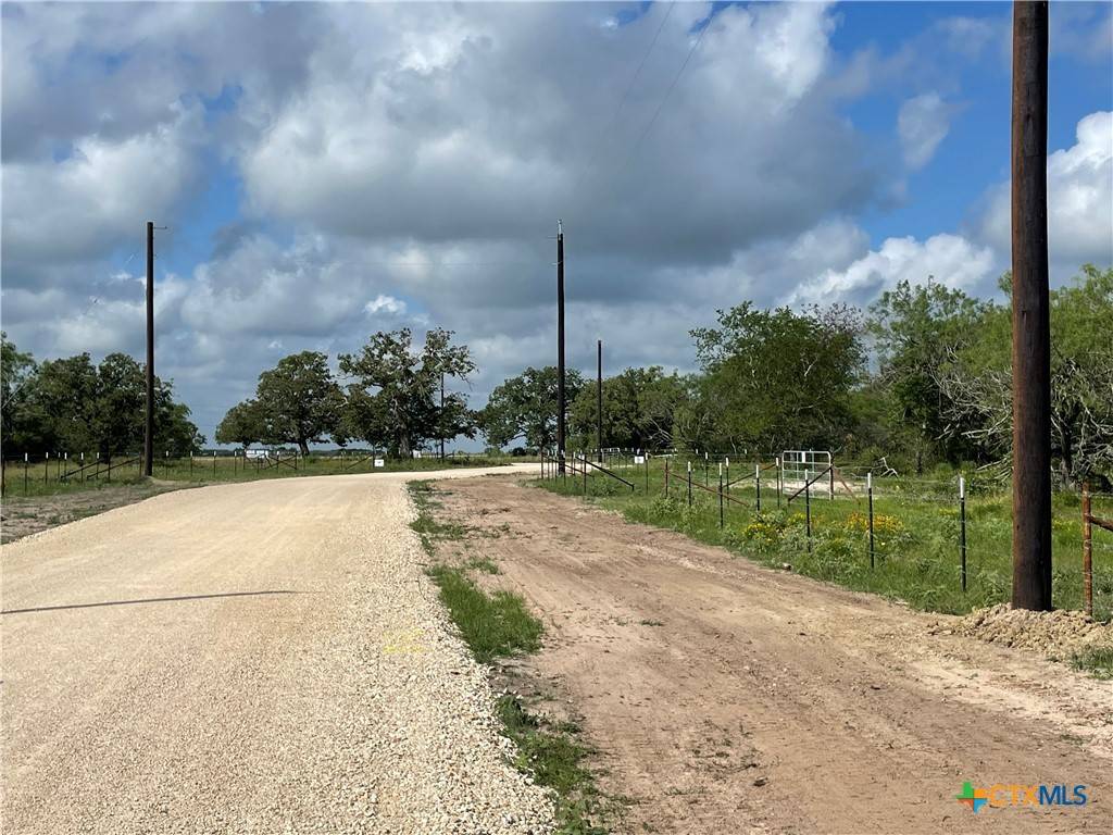 Gonzales, TX 78629,211 Cowboy Lane