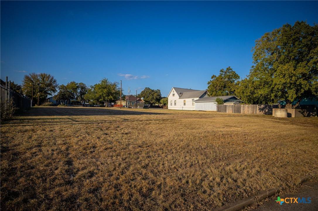 Seguin, TX 78155,515 E DONEGAN