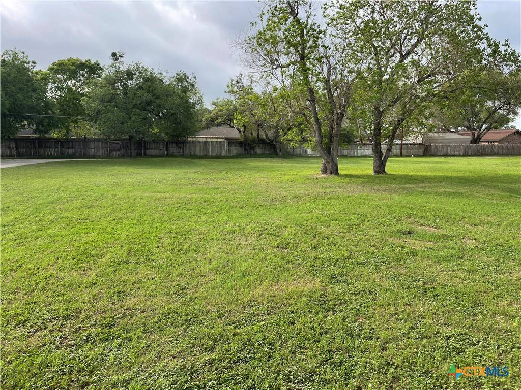 Cuero, TX 77954,1301 Railroad ST #H