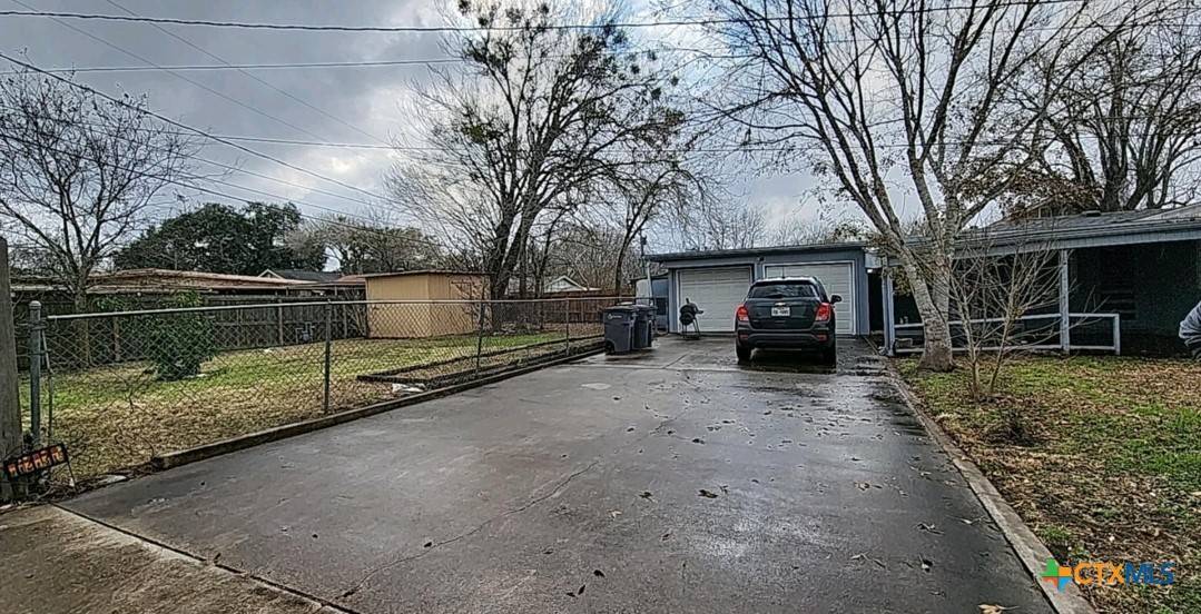 Victoria, TX 77901,711 E Crestwood DR