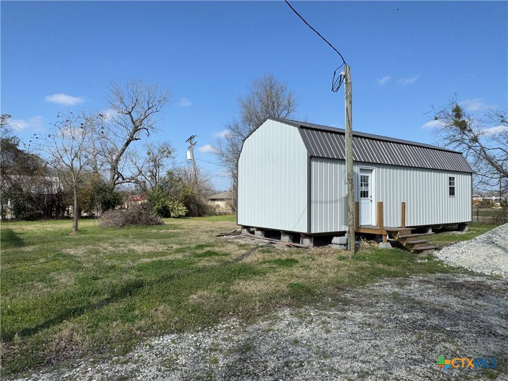 Kosse, TX 76653,404 E Mignonette ST