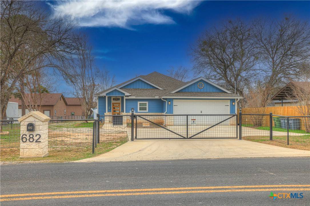 Adkins, TX 78101,682 Stuart Rd