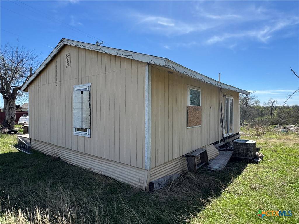 Lott, TX 76656,103 Cypress ST