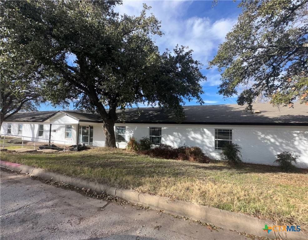 San Saba, TX 76877,1405 W Storey