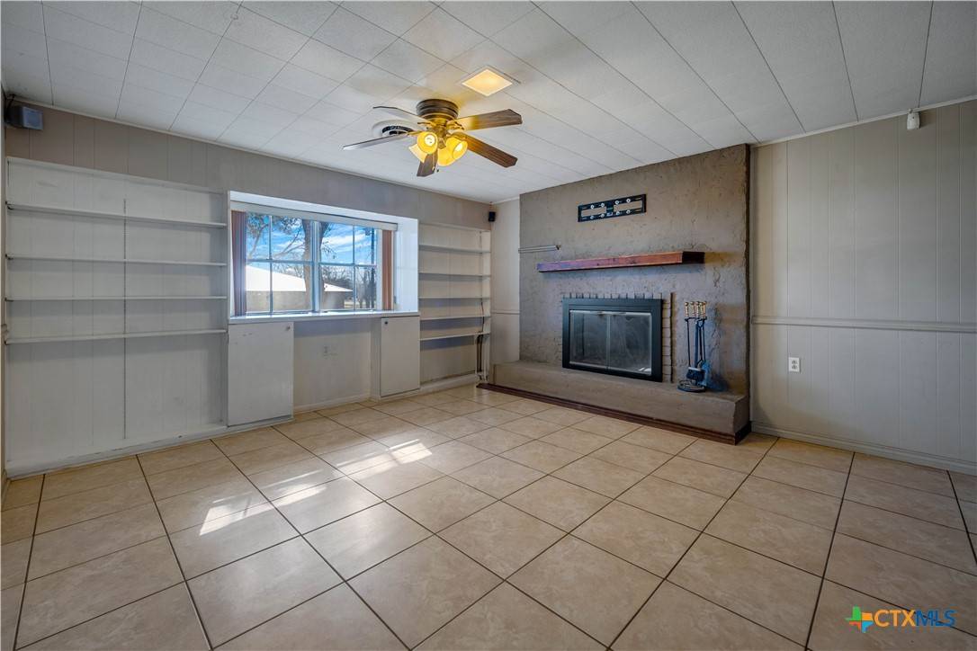 Floresville, TX 78114,1305 G ST