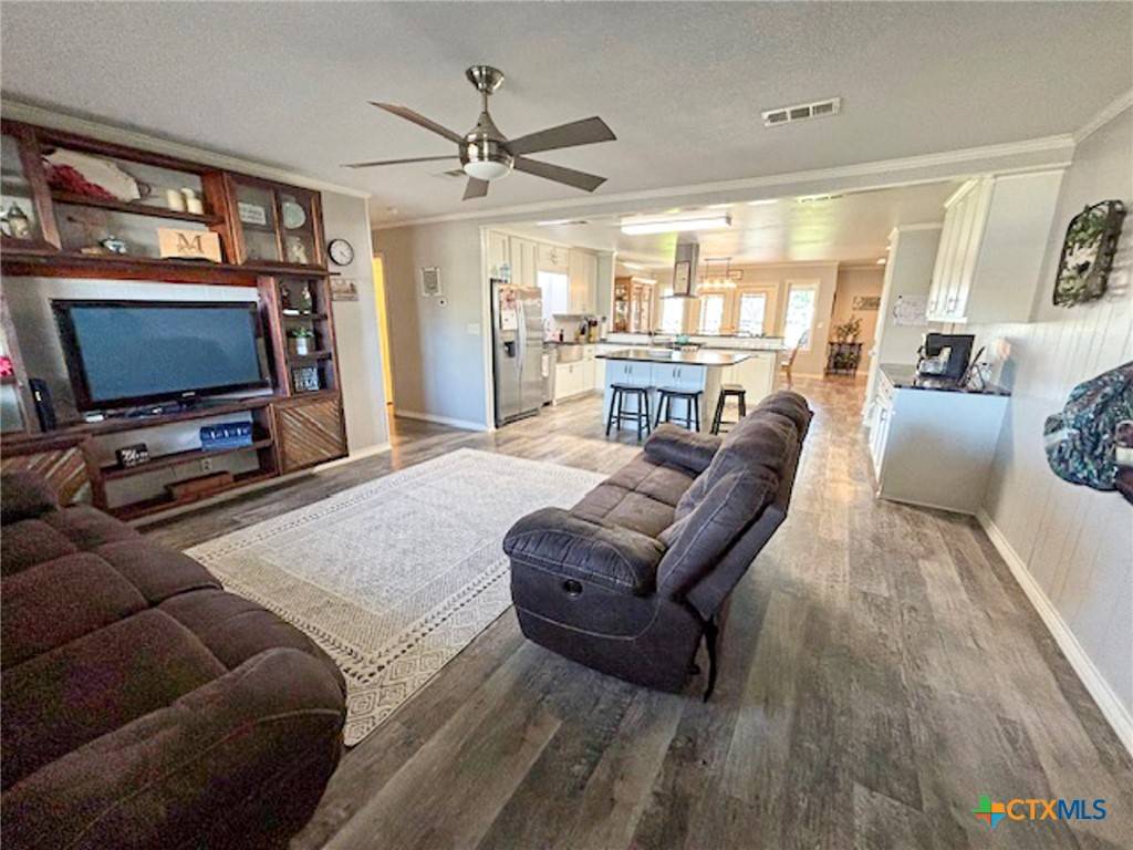 Shiner, TX 77984,912 N Avenue G