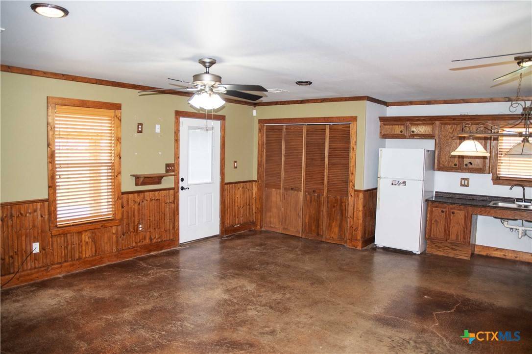 Austwell, TX 77950,203 S Gisler ST
