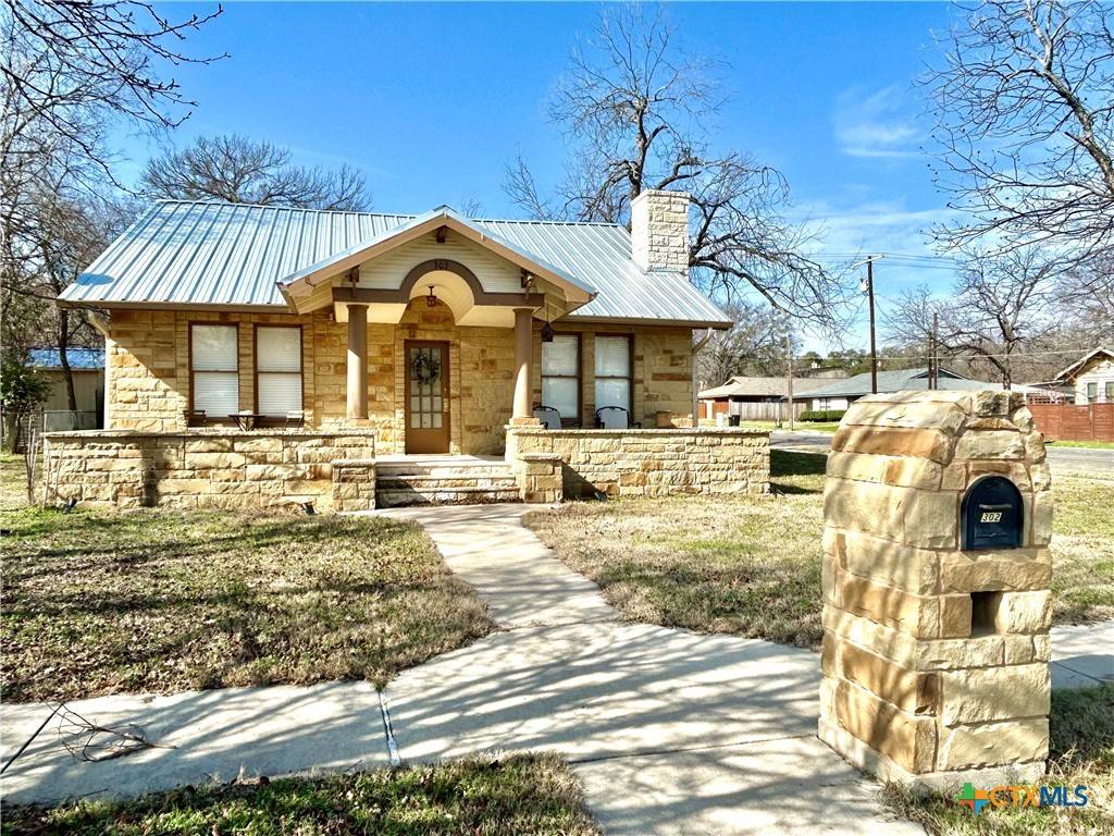 Lampasas, TX 76550,302 S Broad ST