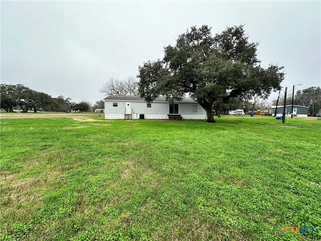Yoakum, TX 77995,410 Henrietta ST