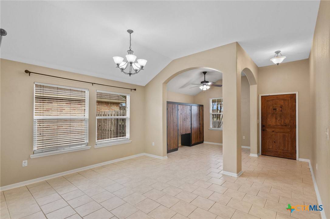 Victoria, TX 77904,214 Yellowstone DR