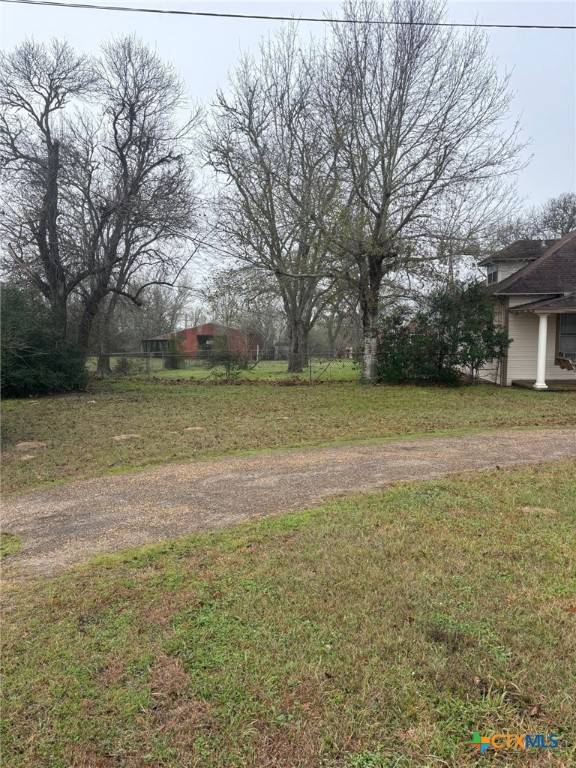 Yoakum, TX 77995,104 Tozik ST
