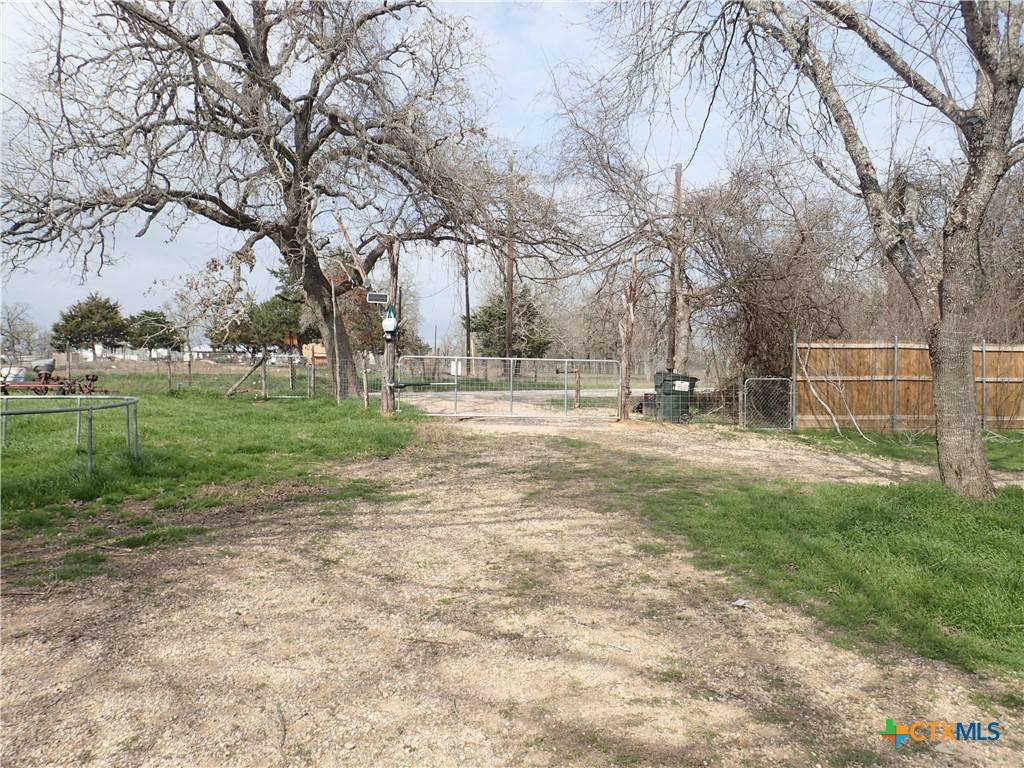 Dale, TX 78616,336 Boulder LN