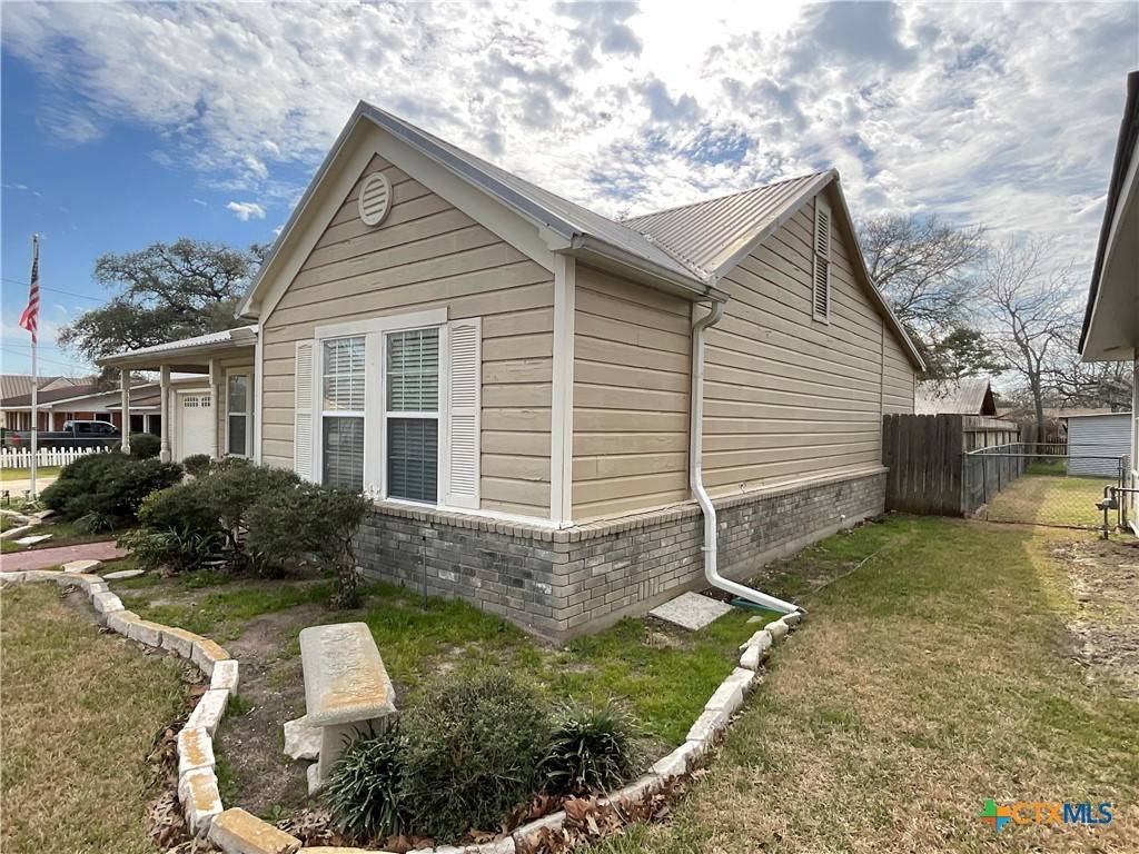Hallettsville, TX 77964,601 N Ridge ST