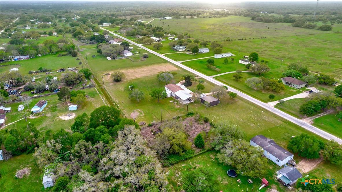 Inez, TX 77968,473 Hollybrook DR