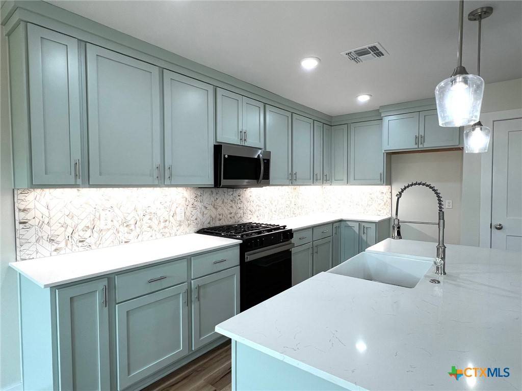 Palacios, TX 77465,809 Flycatcher DR