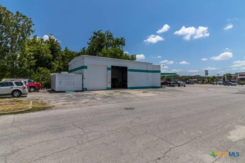 New Braunfels, TX 78130,211 N Business Ih 35