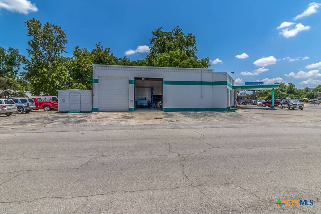 New Braunfels, TX 78130,211 N Business Ih 35