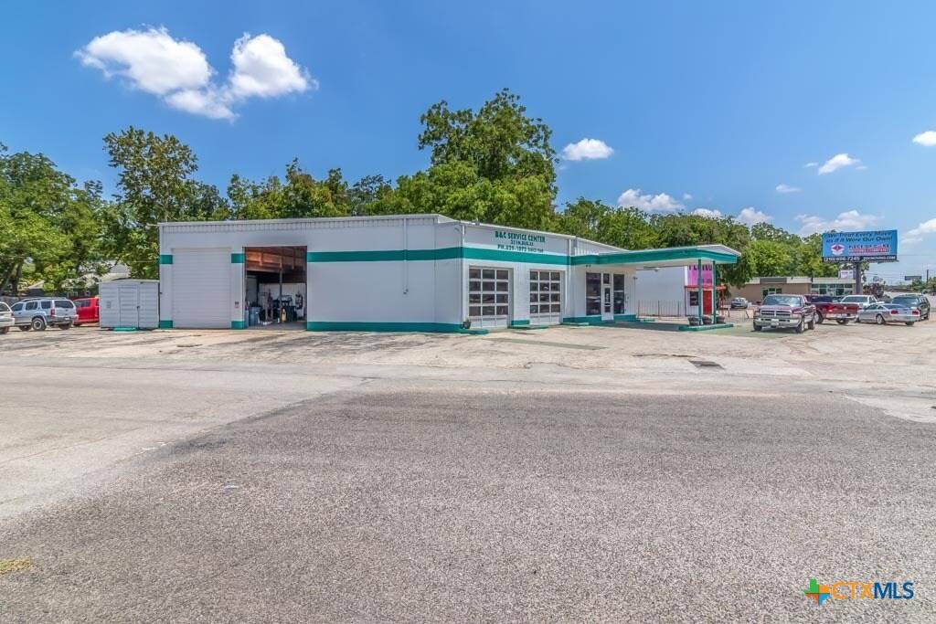 New Braunfels, TX 78130,211 N Business Ih 35