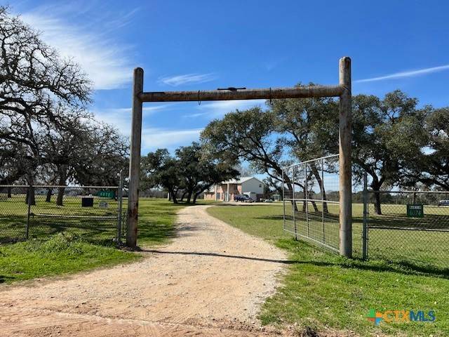 Hallettsville, TX 77964,6072 County Road 122