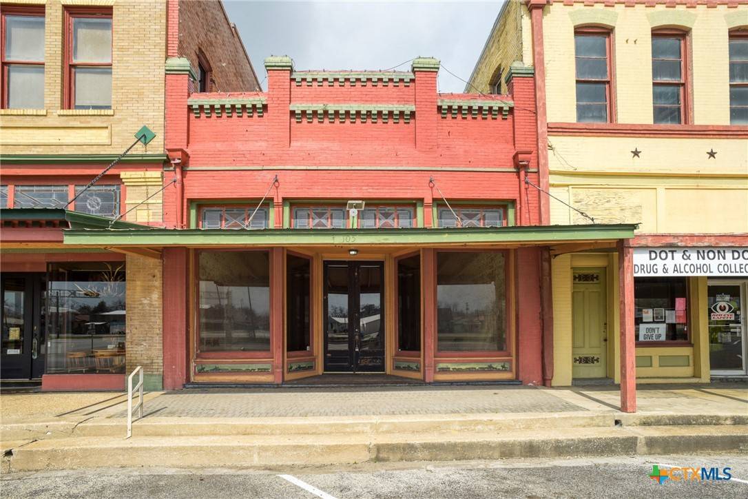 Shiner, TX 77984,105 E 7th ST