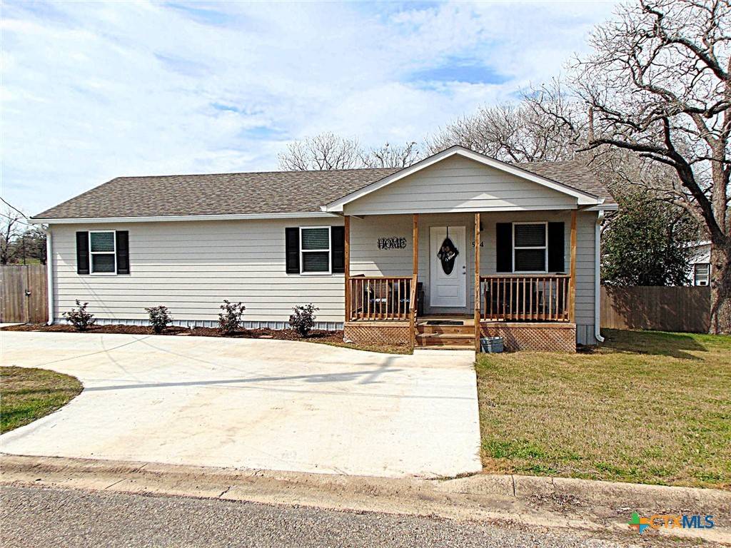 Yoakum, TX 77995,914 Dunn ST