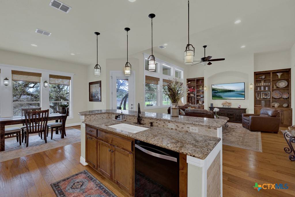 New Braunfels, TX 78132,115 Laurel Wood