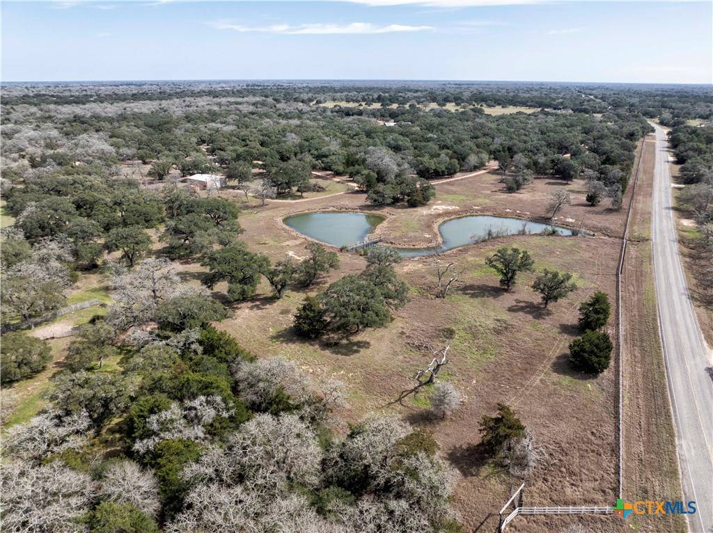 Hallettsville, TX 77964,158 Private Road 1053