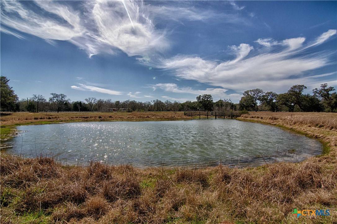 Hallettsville, TX 77964,158 Private Road 1053