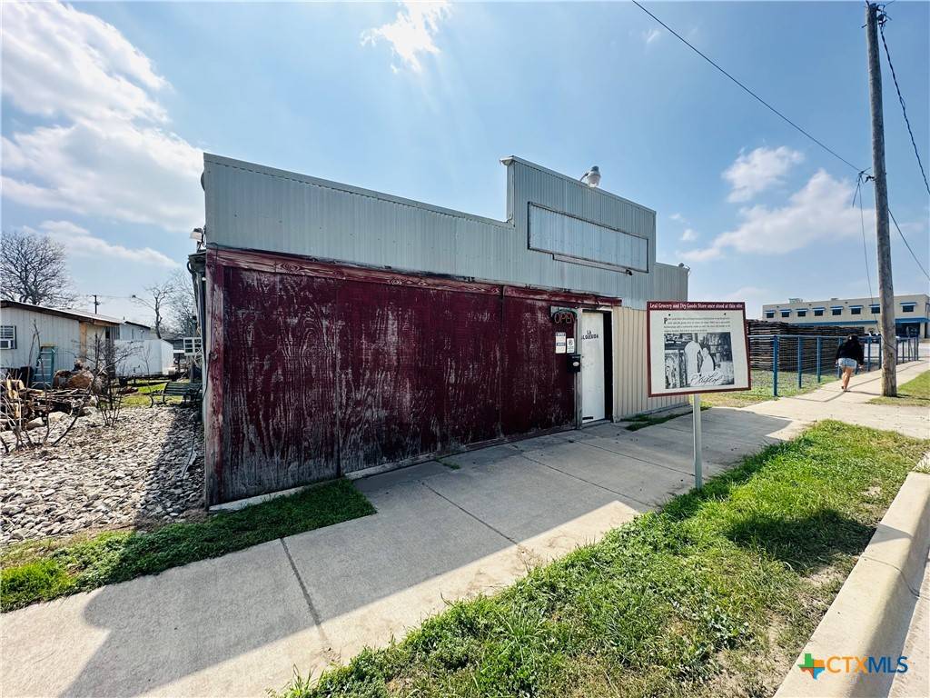 Nixon, TX 78140,307 W Central AVE