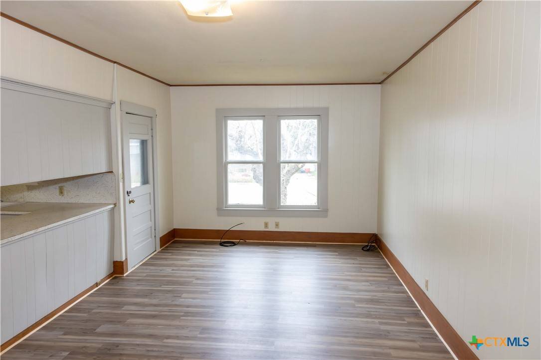 Yoakum, TX 77995,204 Orth ST