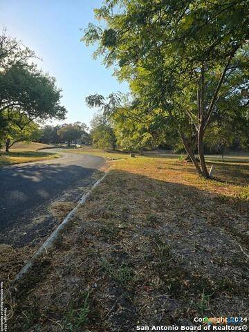 Seguin, TX 78155,126 W Hampton DR