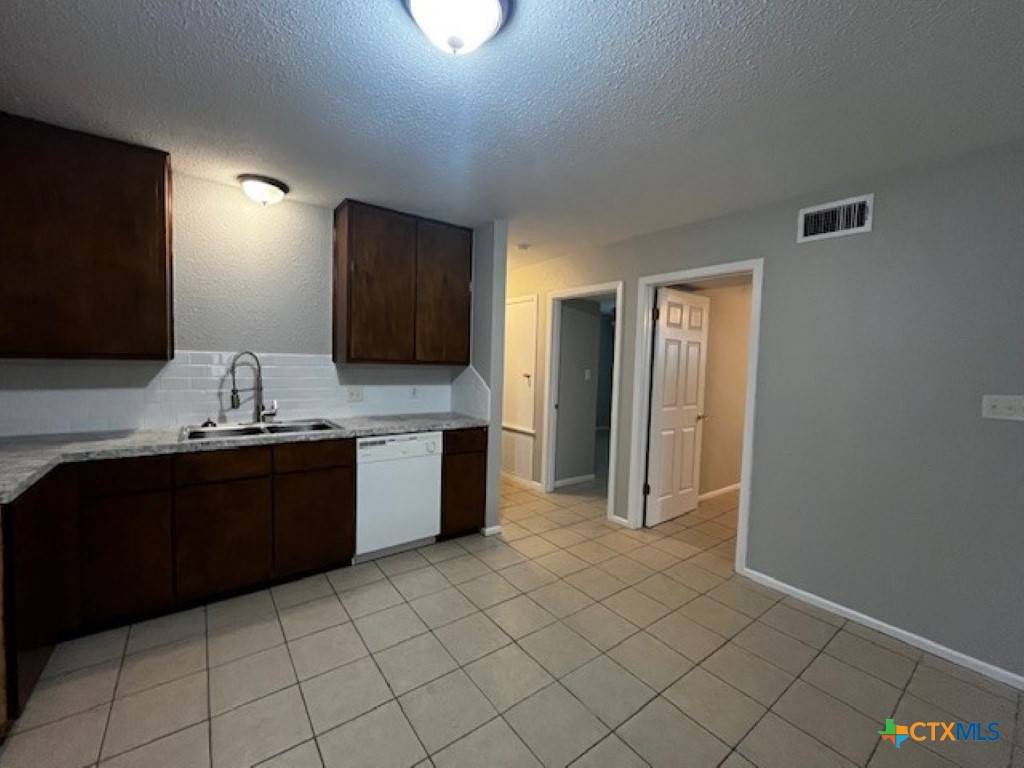 Victoria, TX 77904,905 Simpson RD #B