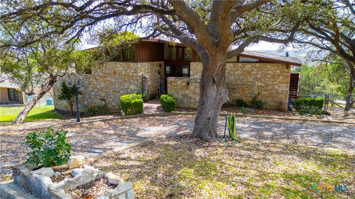 New Braunfels, TX 78130,667 Fredericksburg RD