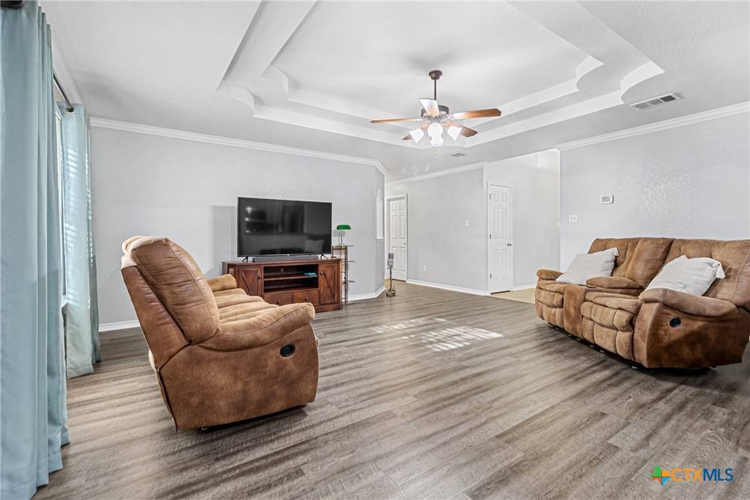 Belton, TX 76513,36 Golden Poppy LOOP