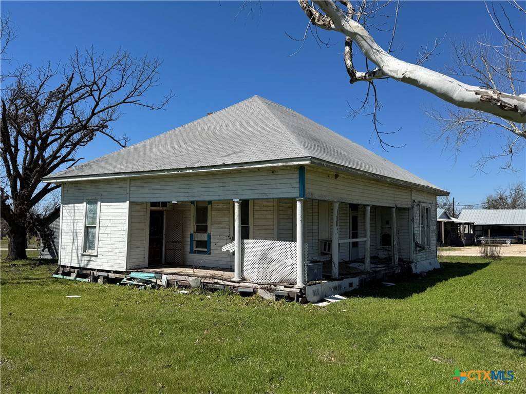 Lott, TX 76656,320 N 5th ST