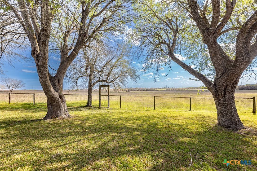 Shiner, TX 77984,911 S Peck ST