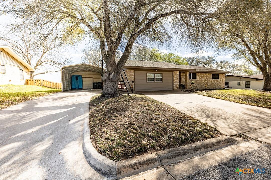 Shiner, TX 77984,911 S Peck ST