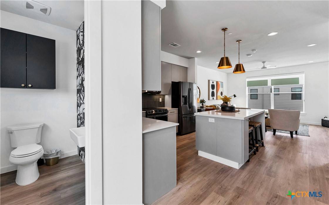 New Braunfels, TX 78130,1208 N Academy #3205