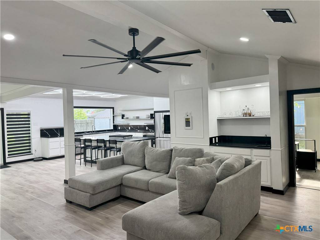 Buda, TX 78610,414 Loma Verde ST
