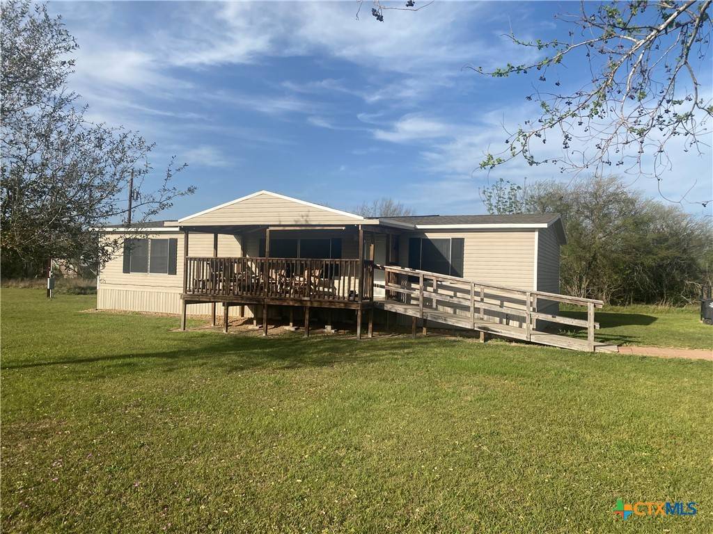 Inez, TX 77968,2532 Minatre RD