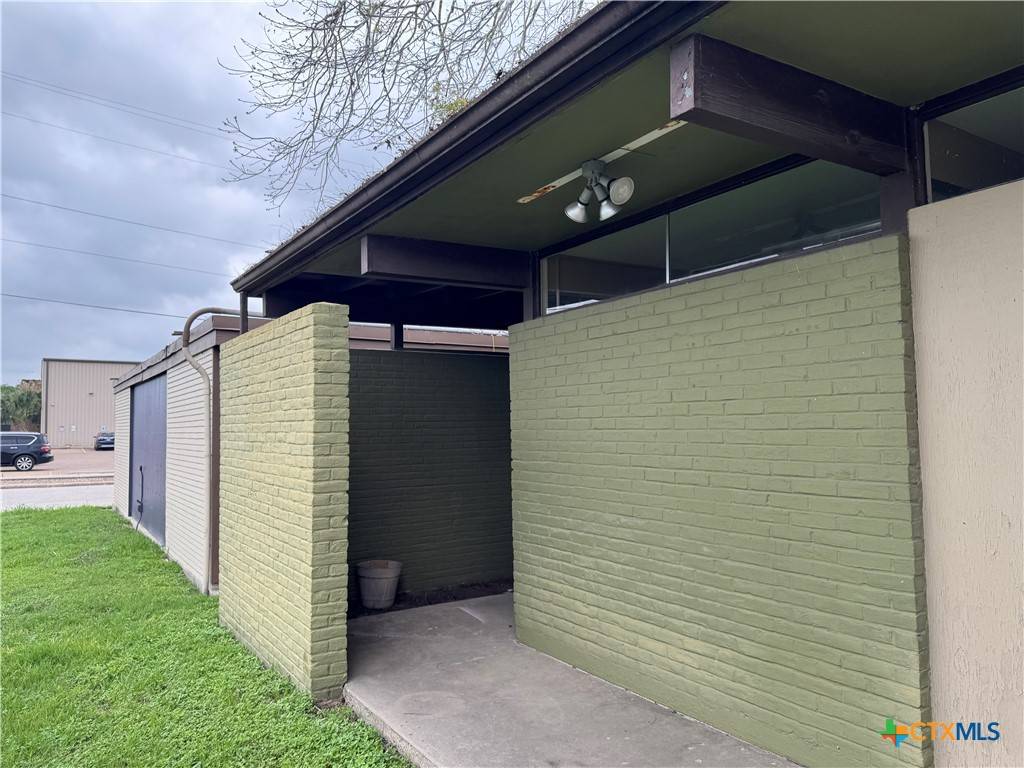 Cuero, TX 77954,611 N Esplanade ST